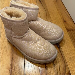 UGG Cream Patterned Winter Boots